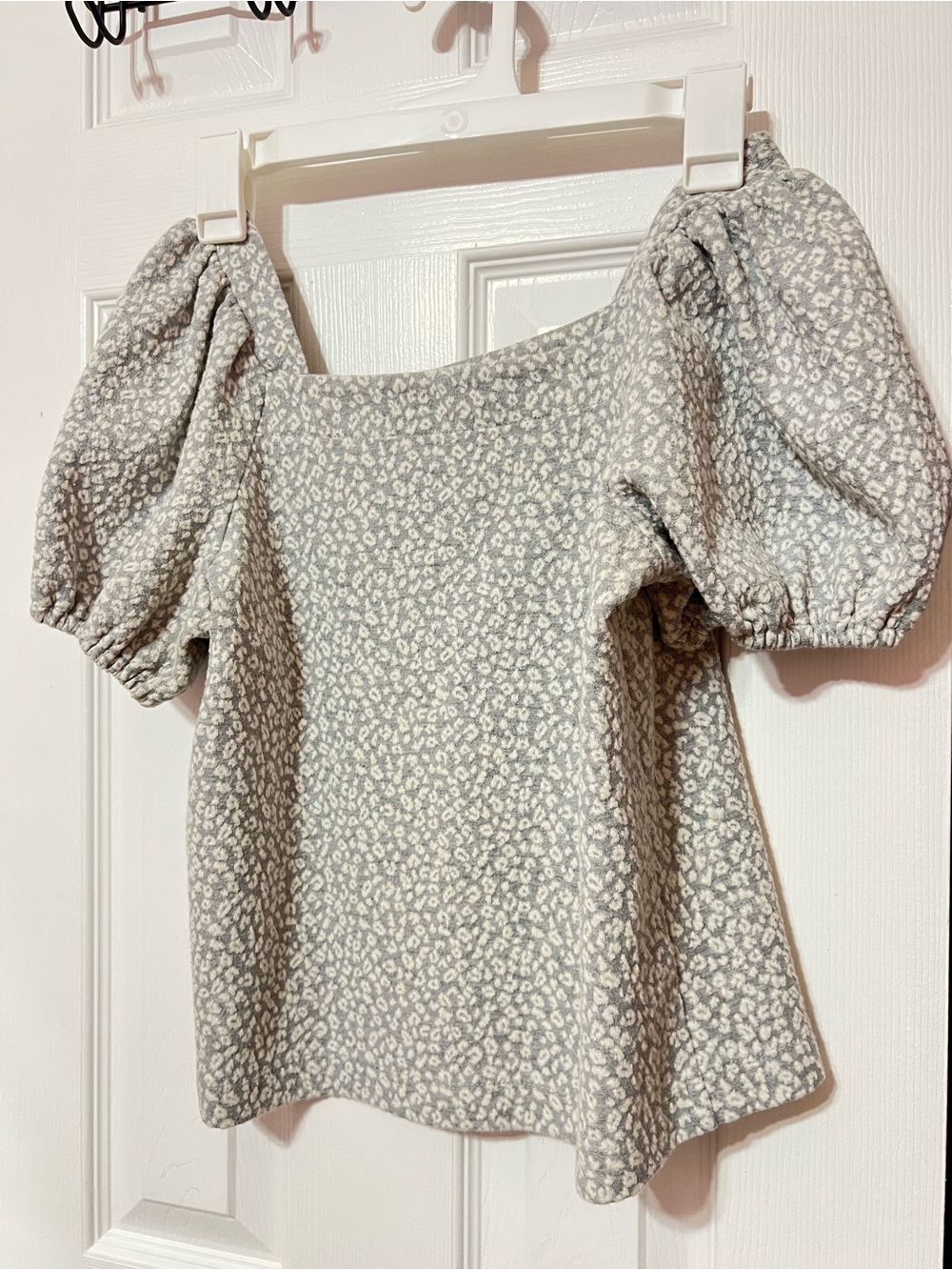 LOFT Gray and white print Puff-Sleeve Square Neck Top XS